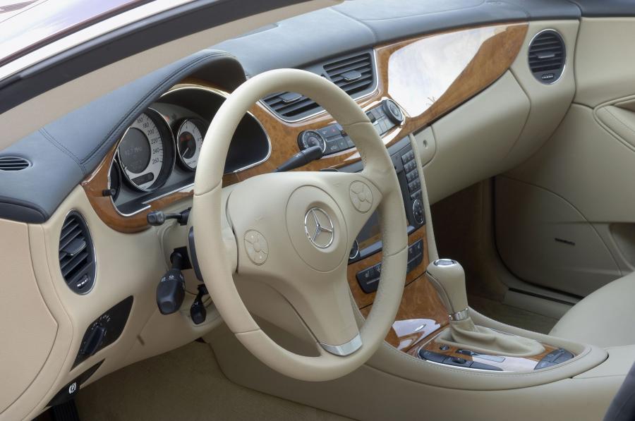  Mercedes-Benz CLS-Class 2008 года  (фото 11 из 71)